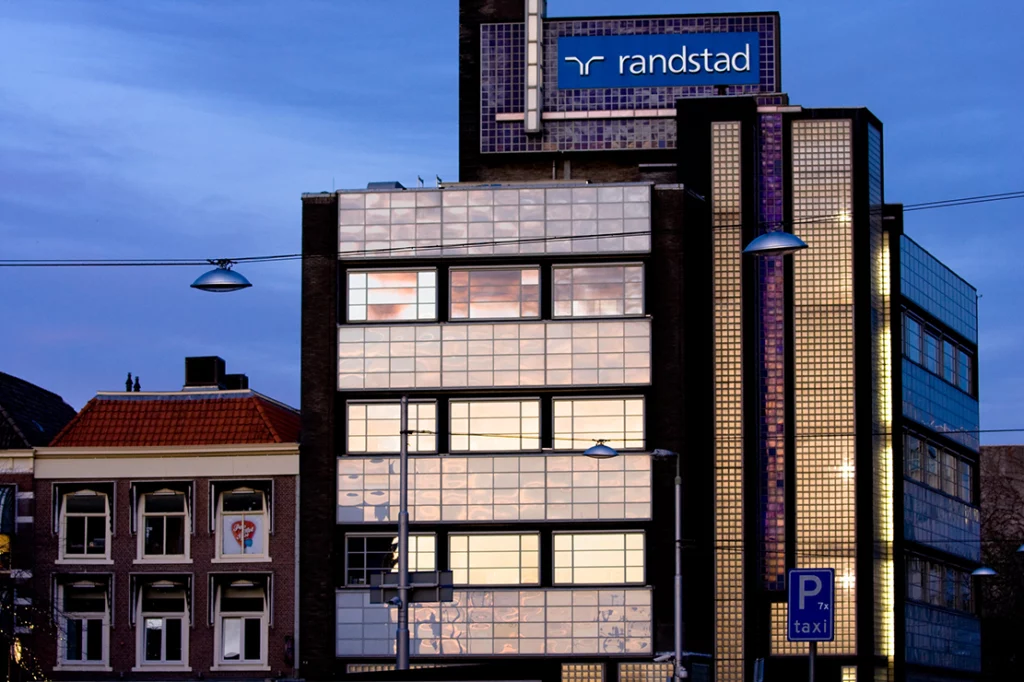 Bijna halvering winst Randstad